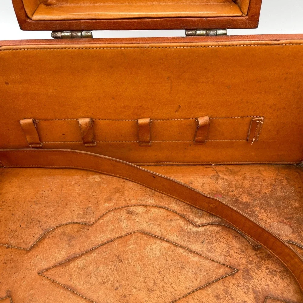 Artmex Tooled Leather Womens Vintage Train Case Vanity Jewelry Box READ